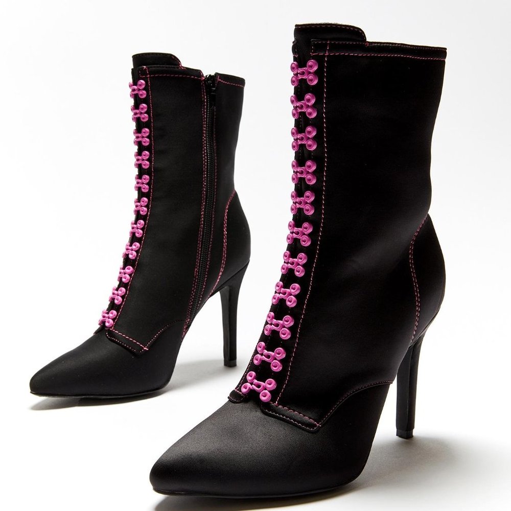 Poster Grl On The Floor Stiletto Boots Size 7